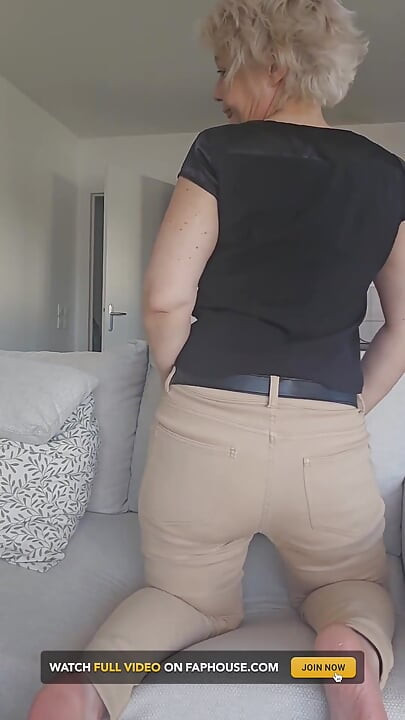 Bonjour Mon Chéri Avec Cette Chaleur Je Suis Toute Mouillée Tu Viens Me Baiser