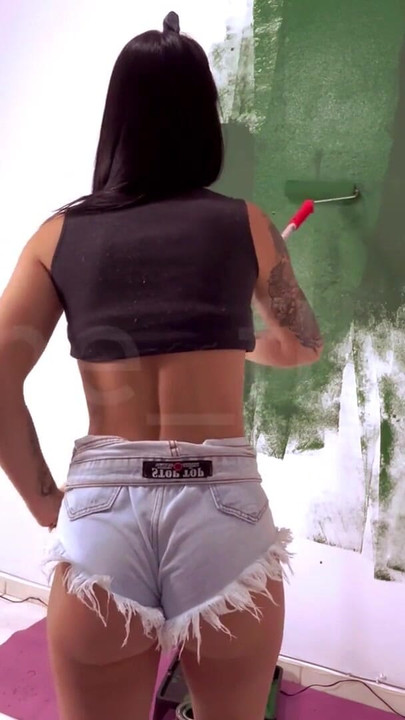 Абсолютно нова посередині картини впала ротом на пензлик | Кліп 2