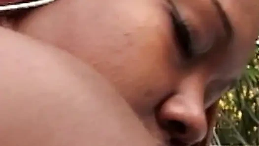 Heiße Lesbenaction mit Toys im Freien