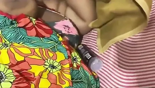 Futanari aku mergokin aku lagi muasin ibu tiriku pakai dildo ukuran XL