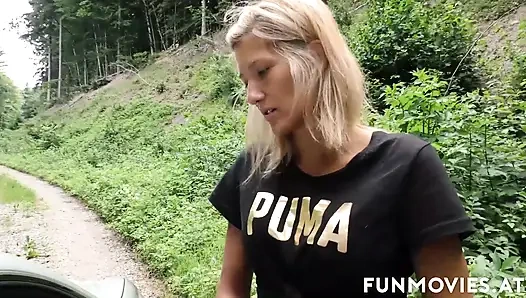 Cewek eropa dientot di dalam mobil