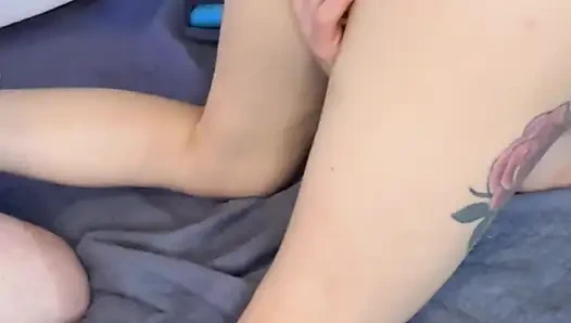 Freche stiefmutter betrügt ehemann mit stiefvater des freundes sohnes