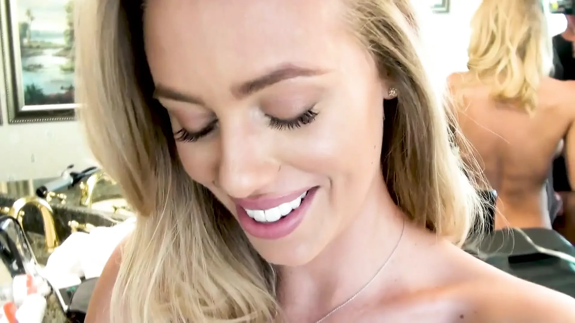 Người mẫu tuổi teen tóc vàng dễ thương nghiệp dư sextape