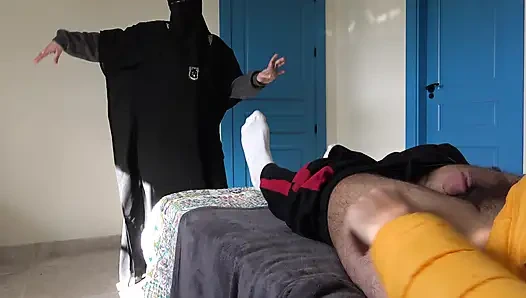 78 yaşındaki Alman dede Türk kızına onun için dans etmesini söylüyor