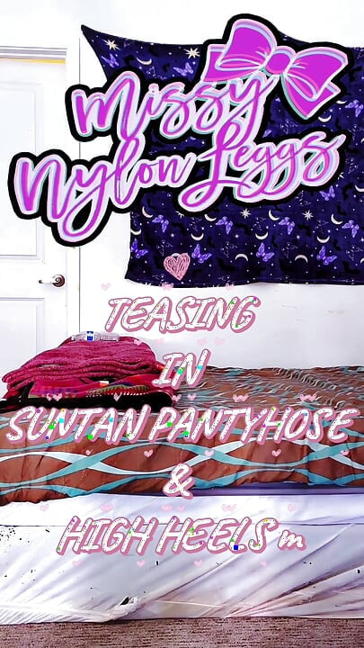 MissyNylonLeggs - trêu chọc trong quần tất suntan & giày cao gót