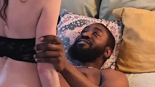 Мой психолог SupertinyTight хочет больше сессий наедине со мной