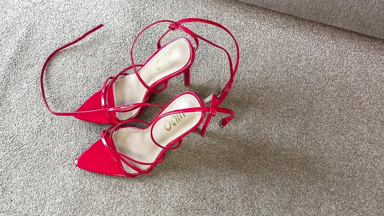Señora pies maduros poniendo medias completamente de moda 463