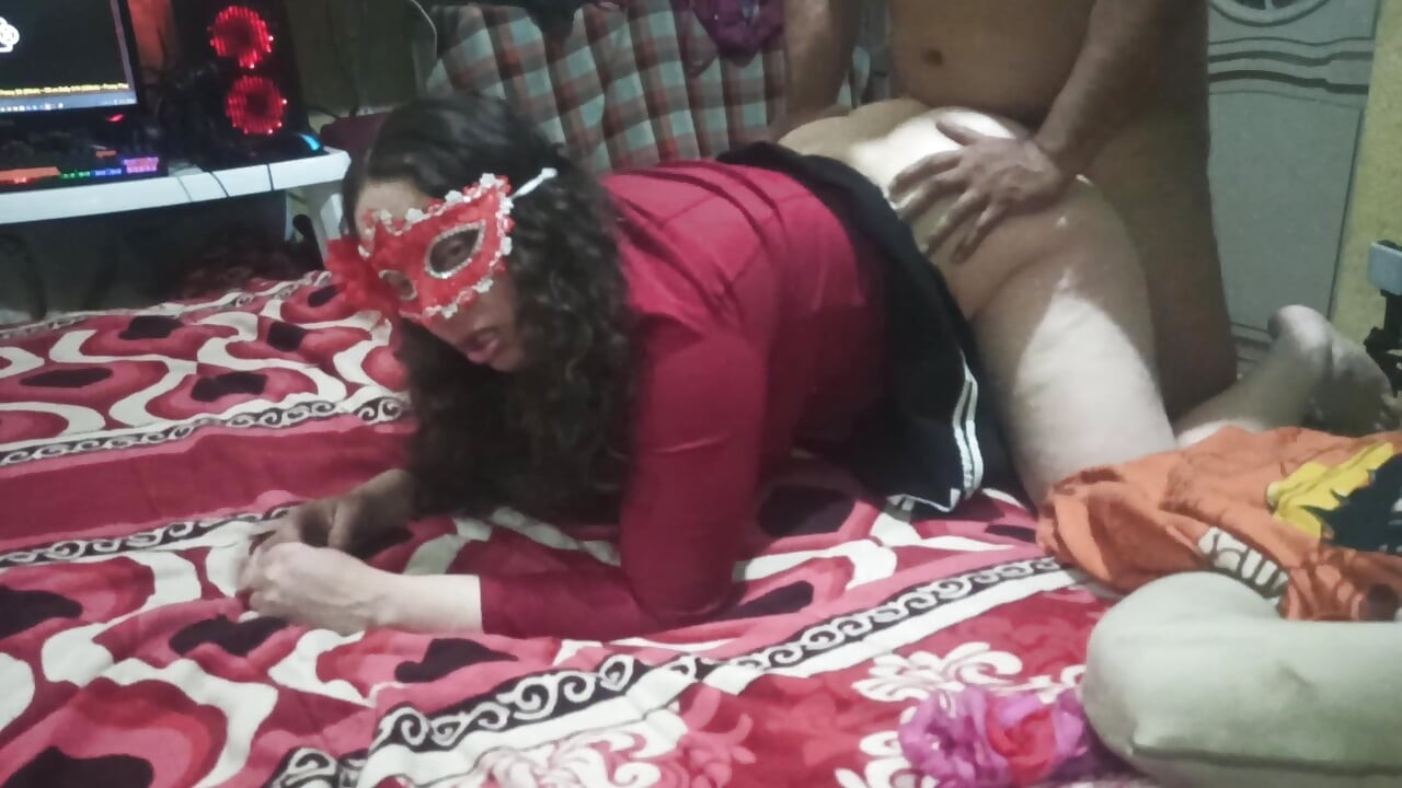 dandole bien duro a mi esposa por su jugosa vaina hasta hacerla acabar de placer, mojadita sexy enmascarada
