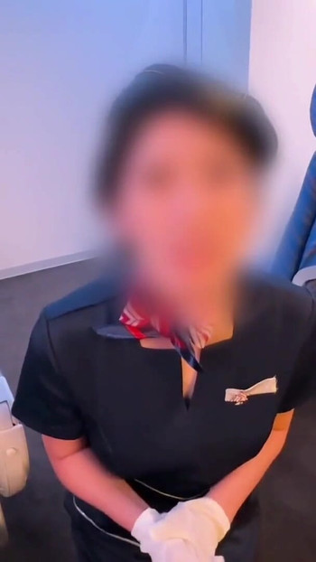 Flugbegleiter-service sex. Ihr blowjob und creampie-muschi wurden anstatt einer mahlzeit angeboten (# 386) | Clip 2