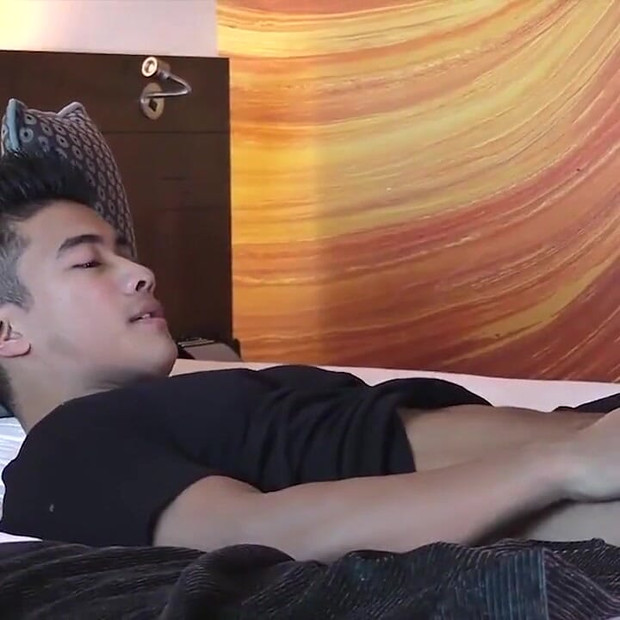 Damn! Hot Pinoy Jock Fucks Hooker for Funsies