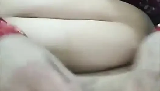 Memek muncrat bersih istri sange ini dientot habis-habisan