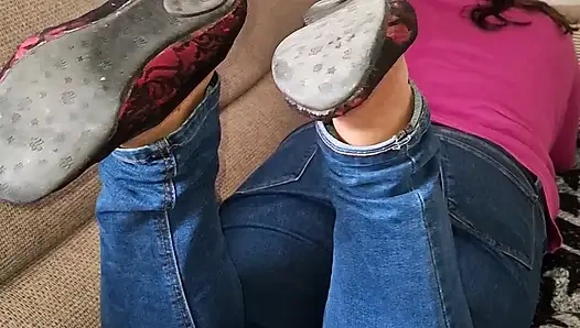 Kötü kokan ve kirli ayaklarım önünde görmezden gelinmek zorunda kalın