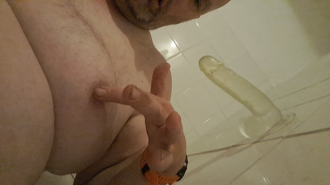 Dildo sucking in the bathtub
