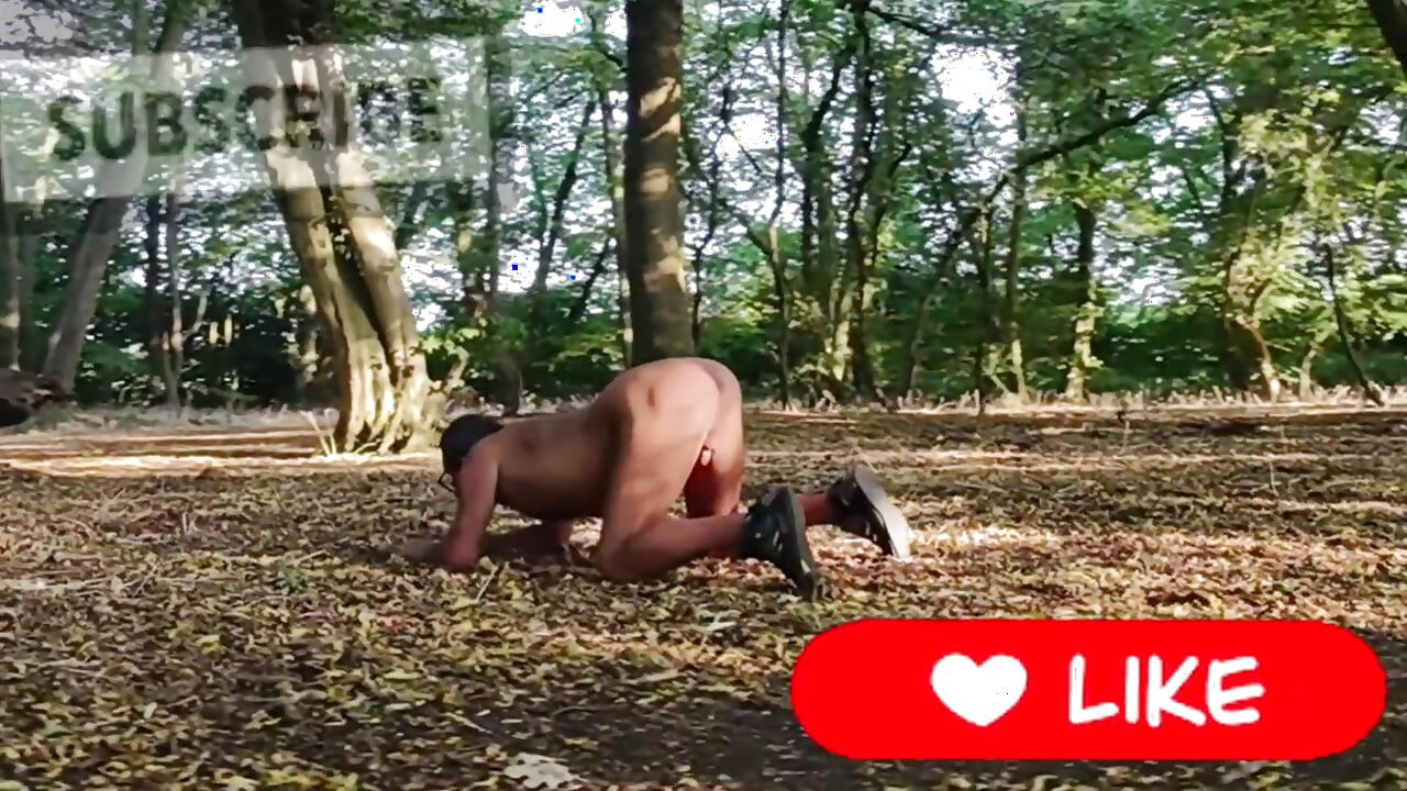 Jalan bugil di tempat umum