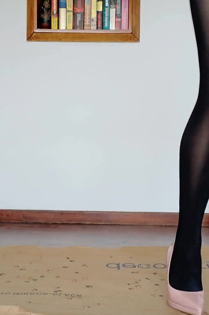 Zerstörung von Kisten - in Nylon und stilettos