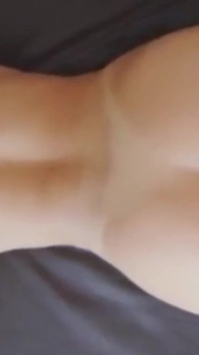 「貝殻のそばに少し、尻尾にもう一本!これが40歳の既婚の熟女とセックスする方法です」