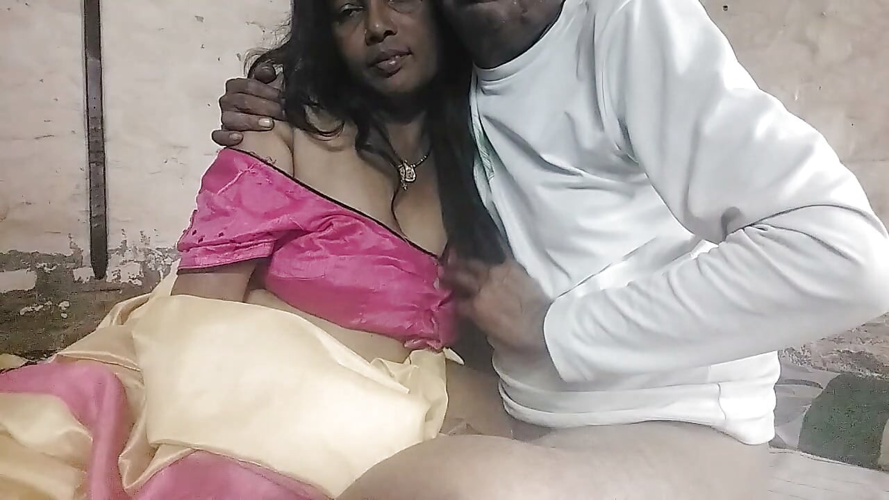 Gaon ki desi bhabhi khud mere kamre mein I