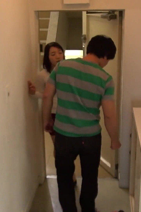 M634g02 المرأة في الجارة تقدم شكوى صاخبة بالنسبة لي.