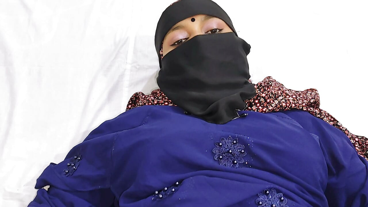 Hijabi Muslim Aunty indian deshi village aunty doggy style hardly  fucking video.