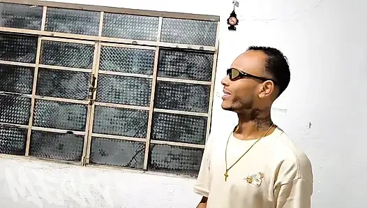 Эта шаловливая девушка согласилась и все сняла на видео.