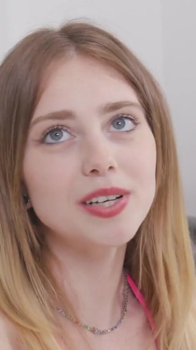 "Lucy Foxx ve Brickzilla'nın yer aldığı ince kızıl saçlı için 13 inç" den unutulmaz an