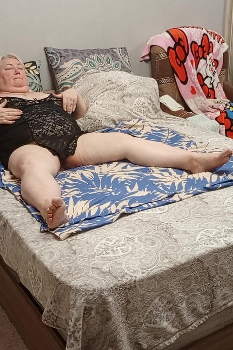 Sąsiad pieści się i wielką cipkę