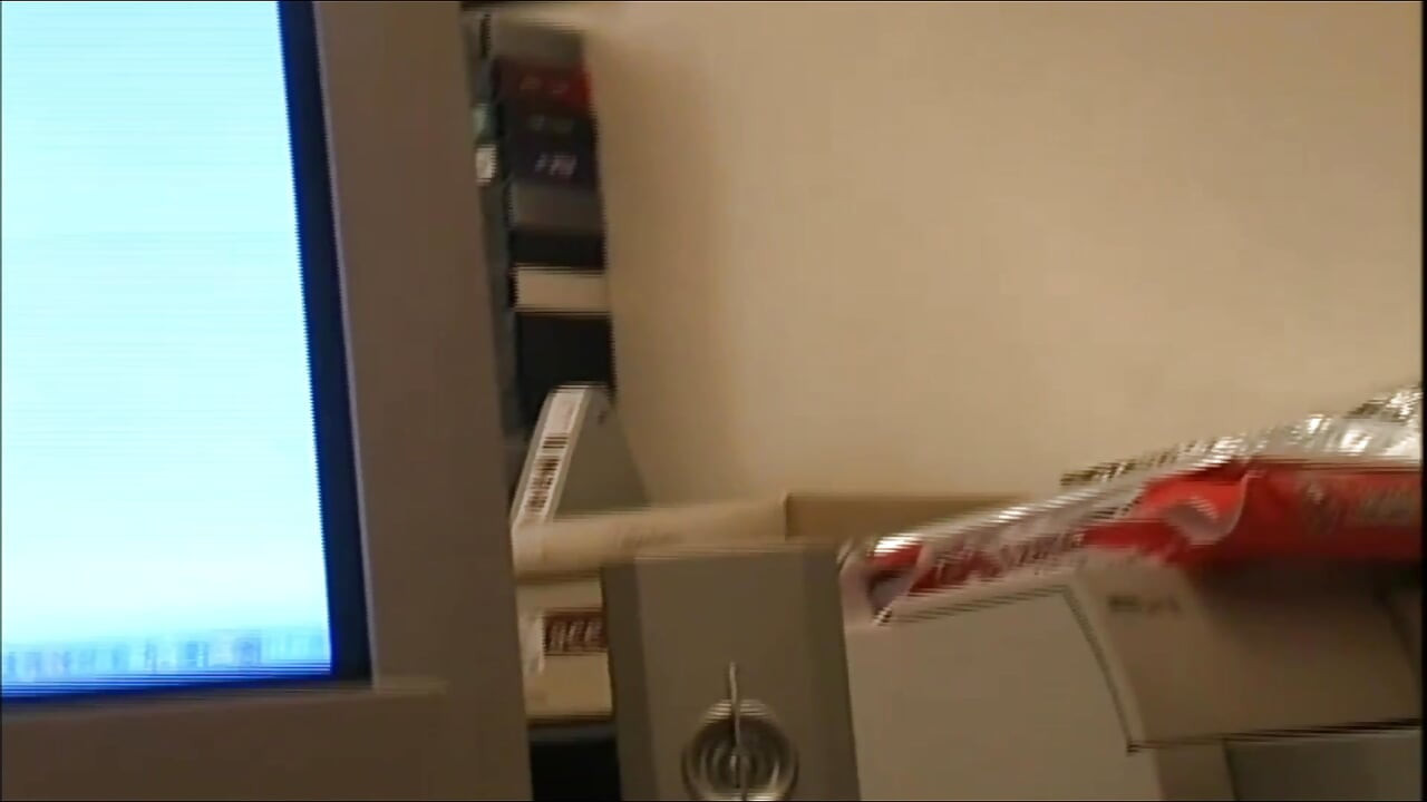 Droljasto tajnica drka dok gleda porno film i to iskorištava da dobije lijepo pušenje