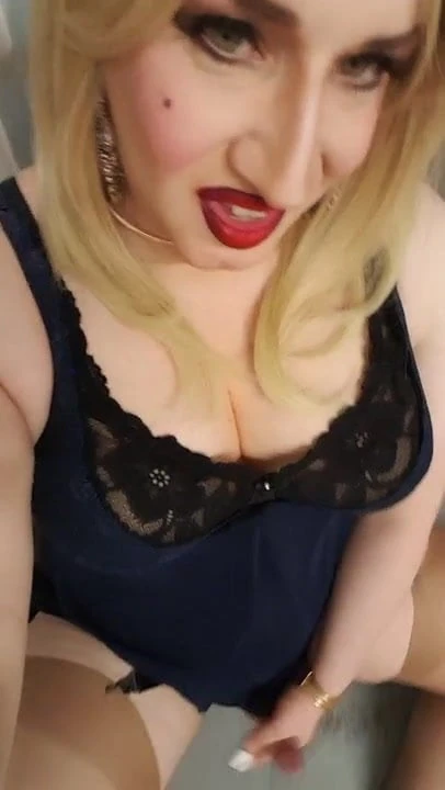 blond tv wanking