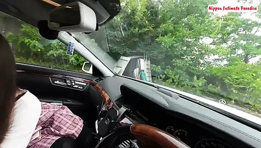 Si cewek imut dengan tubuh aduhai ini lagi asik muasin memeknya pakai jari sampai lututnya menganga lebar