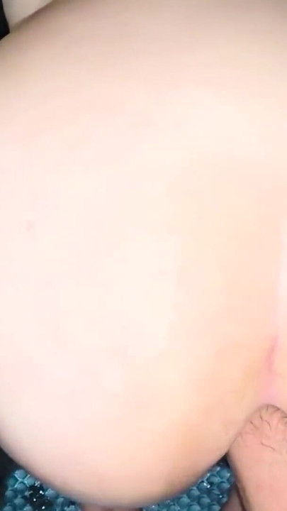 Curul meu înghite felii de șuncă și refuză să le expulzeze, în timp ce bărbatul meu o distruge | Clip 1