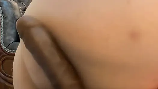 Istri semok latina yang doyan selingkuh lagi asik ngentot memeknya pakai dildo sampai muncrat