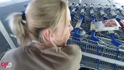 Berani!! Pria aneh meniduri saya di depan umum di pantat!!