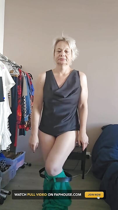 Al Final Del Día, Muy Caliente, Estoy Toda Mojada, Tengo Ganas De Tener Sexo
