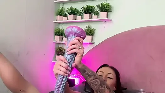 Octopus fantasi besar ngentot dildo