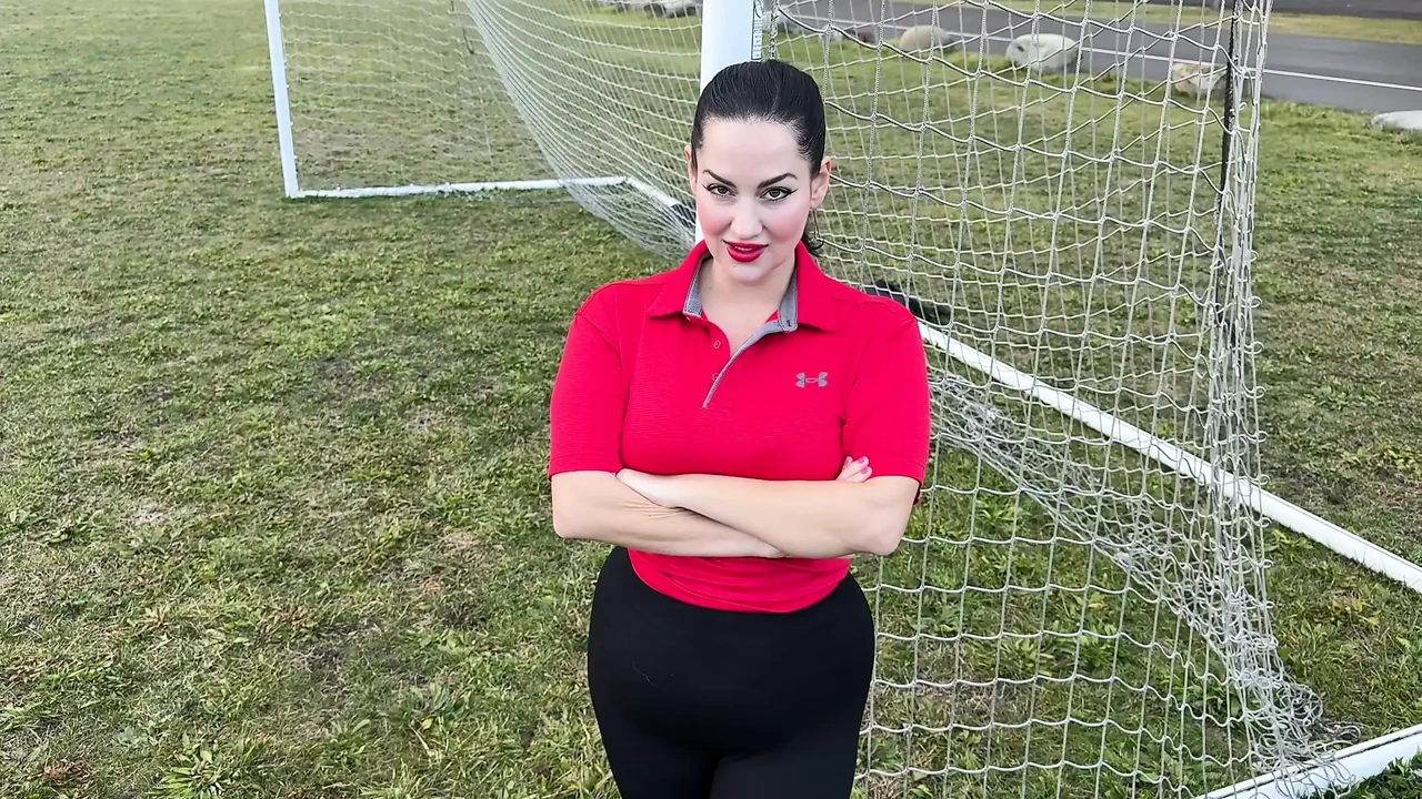 教练Jeane在赛后邀请你过来