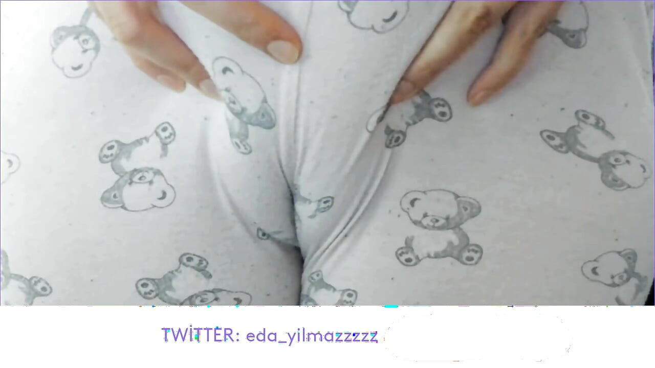 CAMELTOE- SWOLLEN PUSSY- MASTURBATE WITH PAJAMA- RUBBING PUSSY WITH PAJAMA