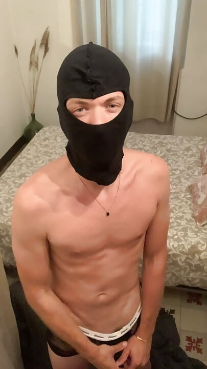 Masturbation when the maid is at home