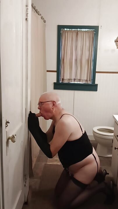Sissy practice sucking