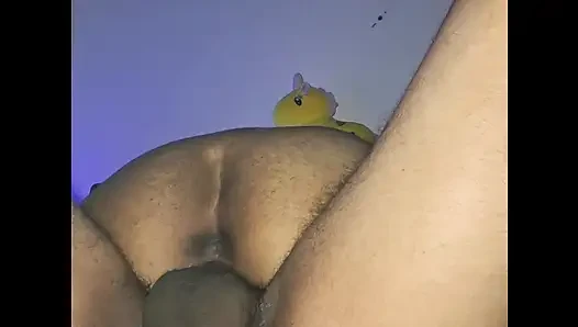 Ngentot pacarku dan crot di dalam memeknya sebelum dia tidur