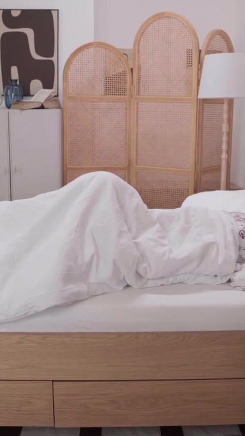 Lesbea OOPS pat greșit! Arian Joy și Lilly Bella lins de pizdă intim și orgasme forfecare | Clipul 1