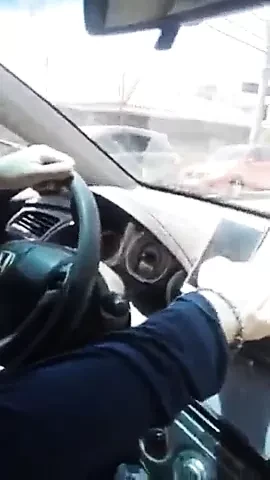 chupando a rola com carro em movimento