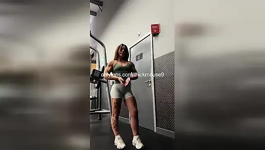 Teen Exposes Pussy on Insta Live