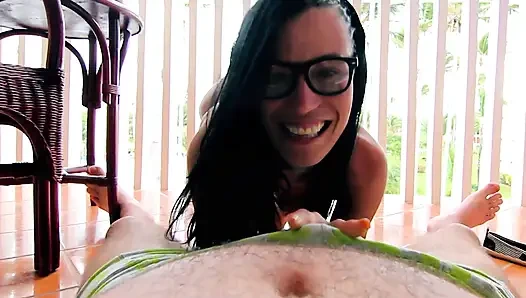 Liburan pertamaku ngentot di balkon