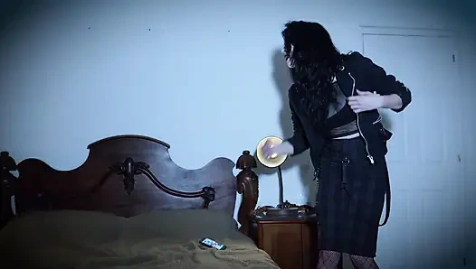 Sıska esmer güzel çifte sikiliyor