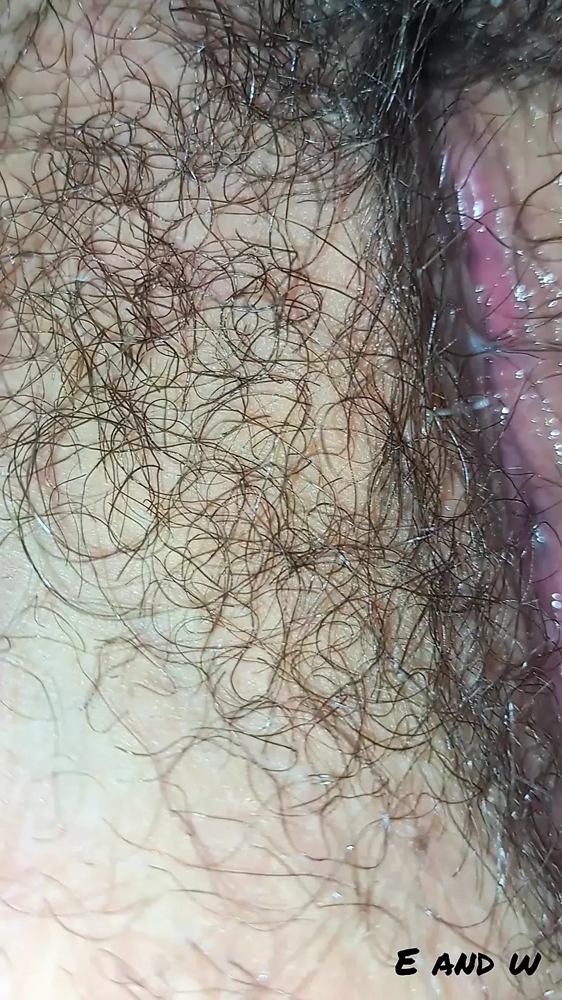 Xxx 德西 我脱下我年轻继女的湿内裤