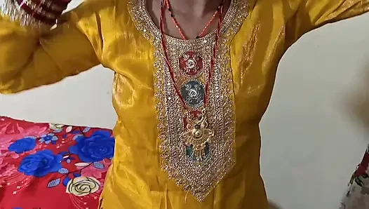 Süße indische stiefschwester zieht ihr höschen aus und bekommt muschi vollgespritzt.