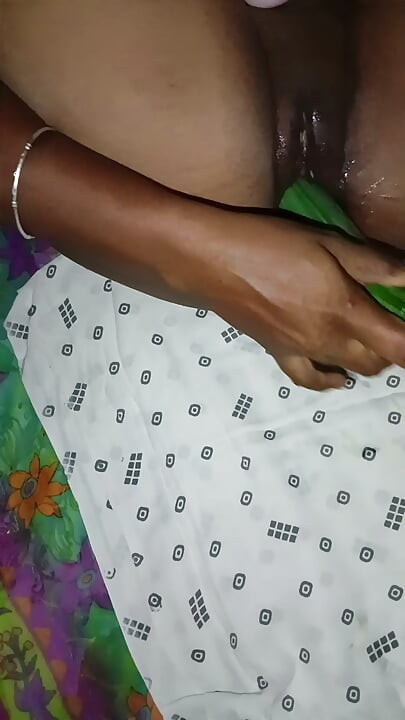 Indian desi sister-in-law put big cucumber in and drained the water