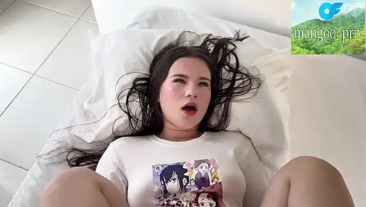 Красивая девушка из OTAKU получает секс в отеле и удивляет своей способностью сосать член