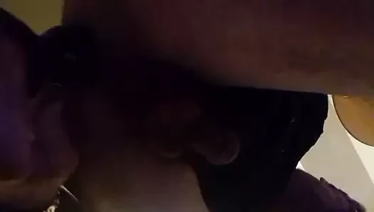 je m'enfonce le plug dans le cul