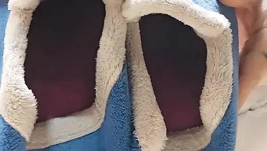 Slippers Modeling and Masturbating, Spanish Slippers